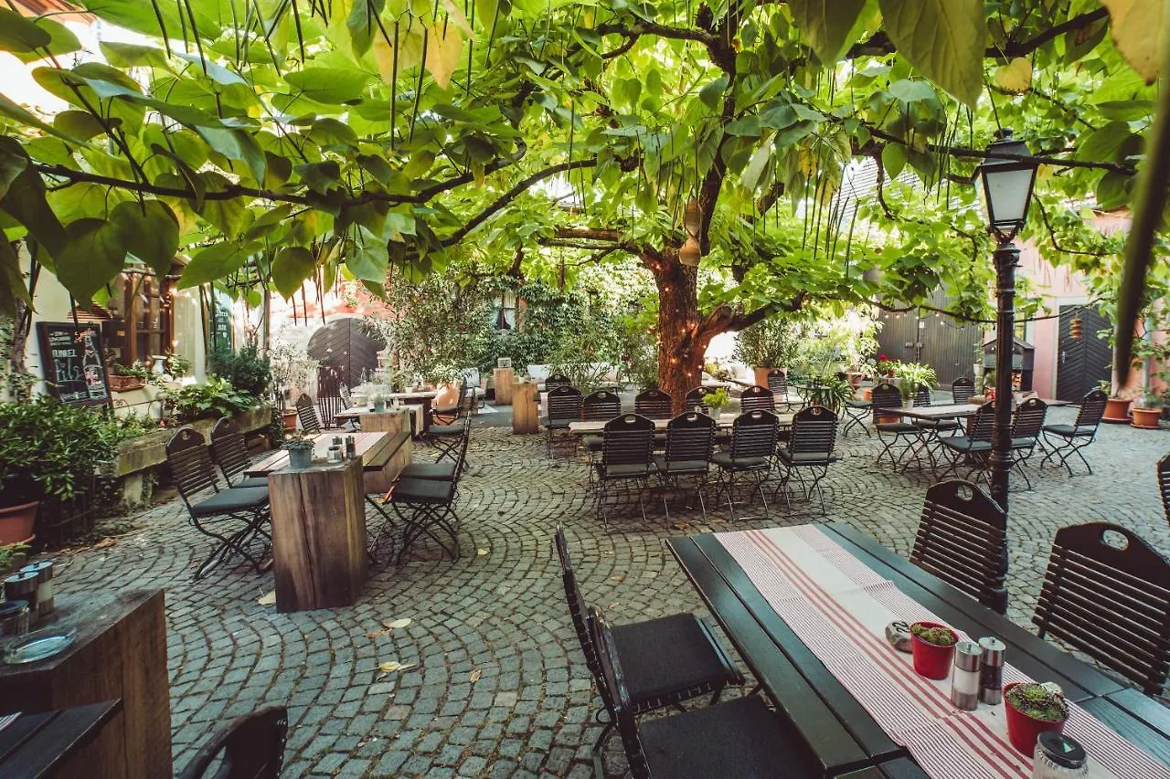Gasthof Zum Storch بريكسنشتات بيت ضيافة